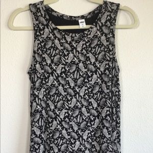 Old Navy women’s tank size SM.black /tiger print